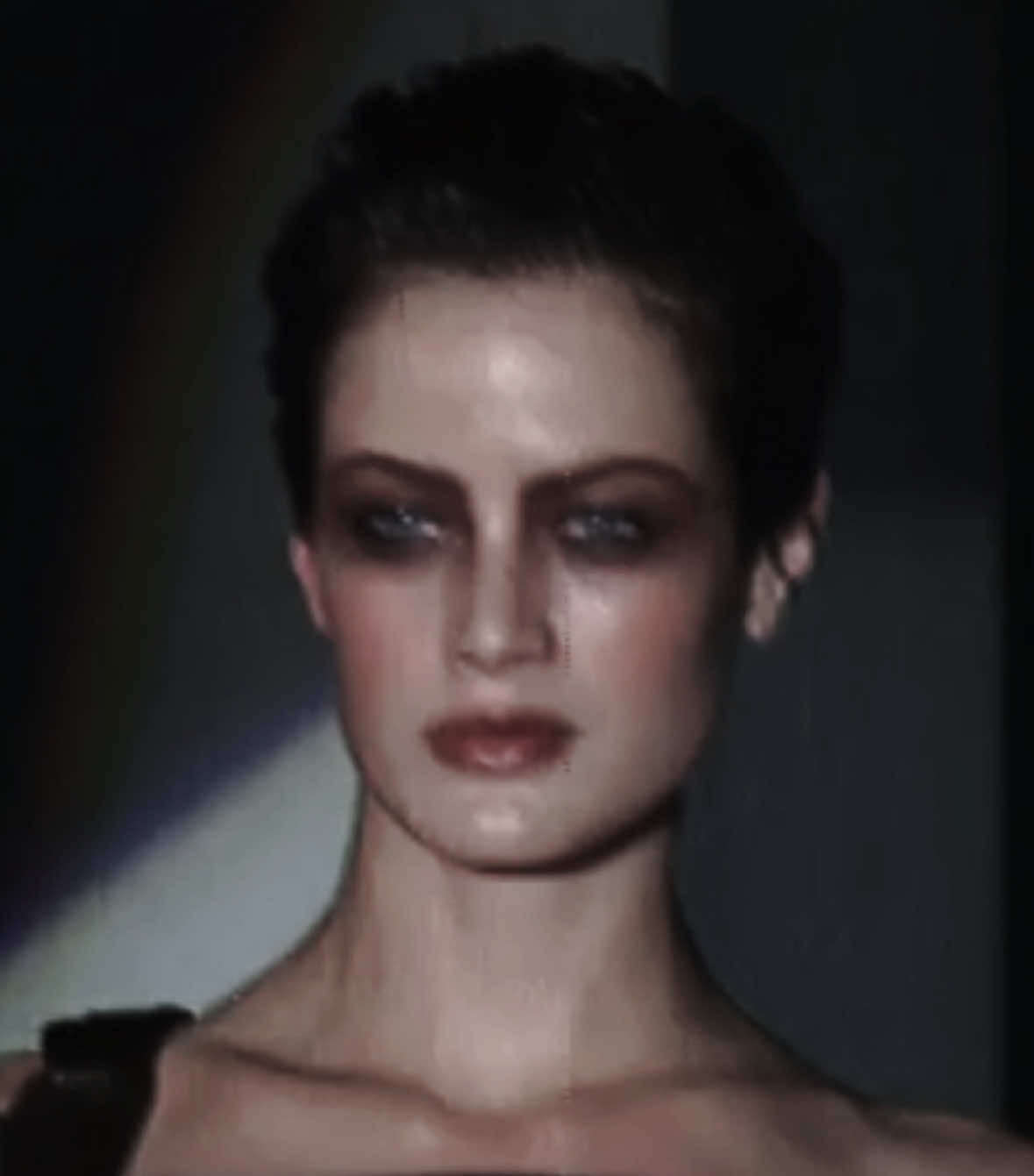 @⃟
