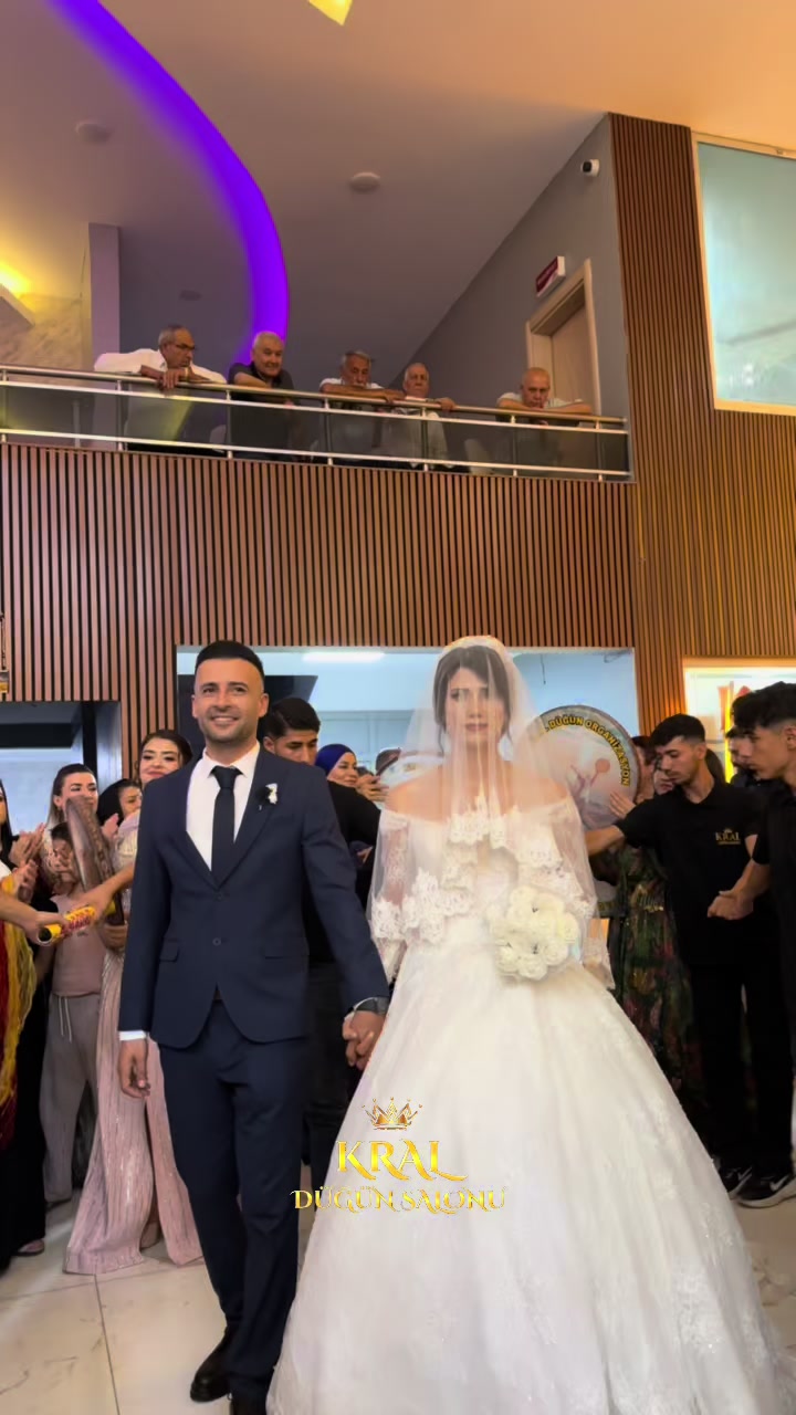 @KRAL D&Uuml;Ğ&Uuml;N SALONU