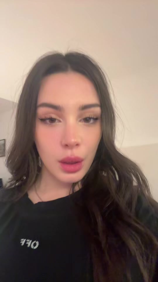 @AlmendraGala
