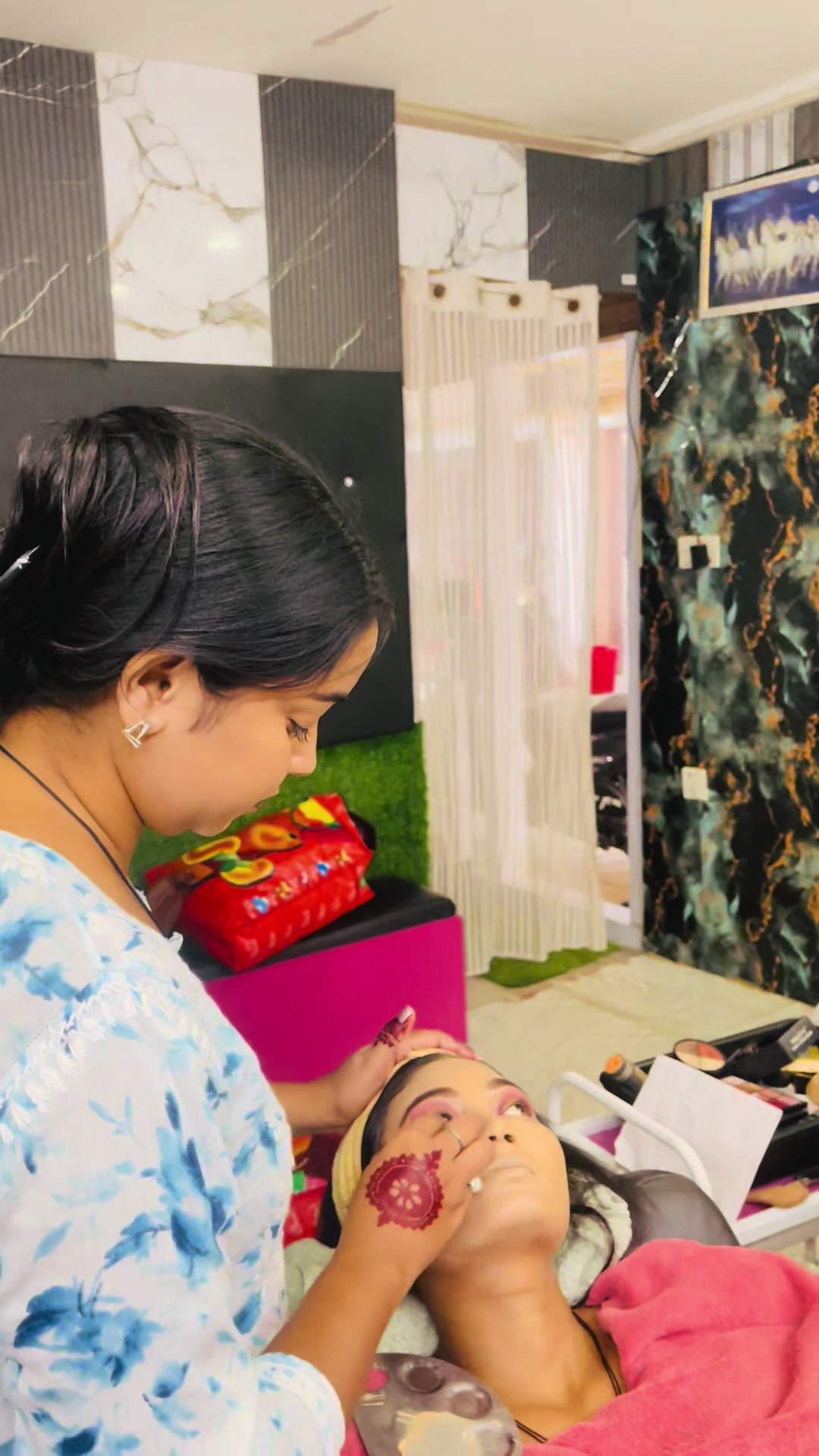 @Shila--makeup studio parasi