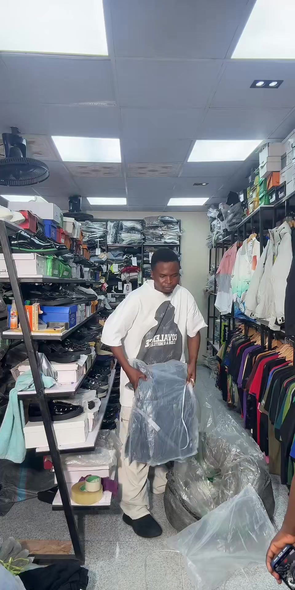 @BIGGEST TSHIRTWAREHOUSE IN IBD