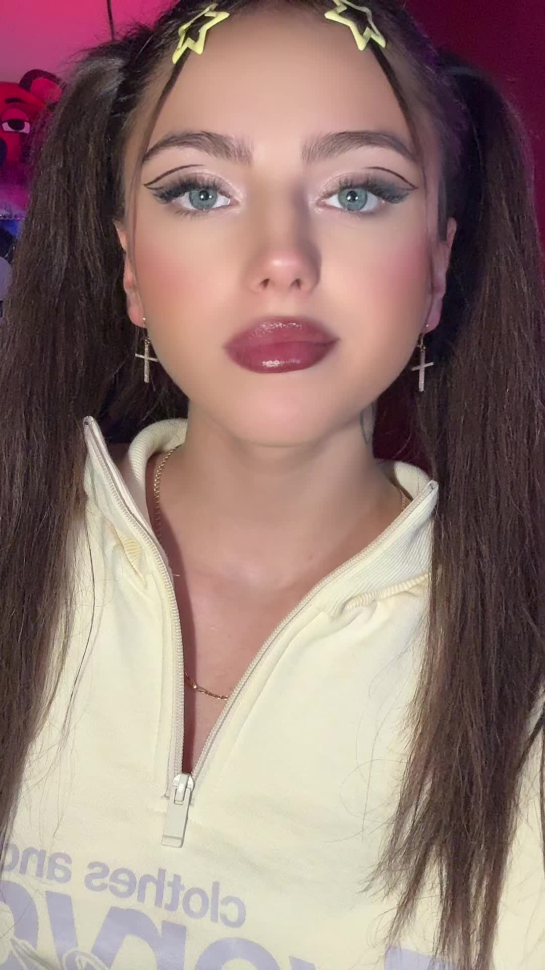 VANI (@vanistrimer) - Urlebird