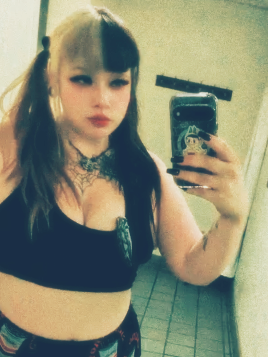 @🖤🤘Emi🤘🖤
