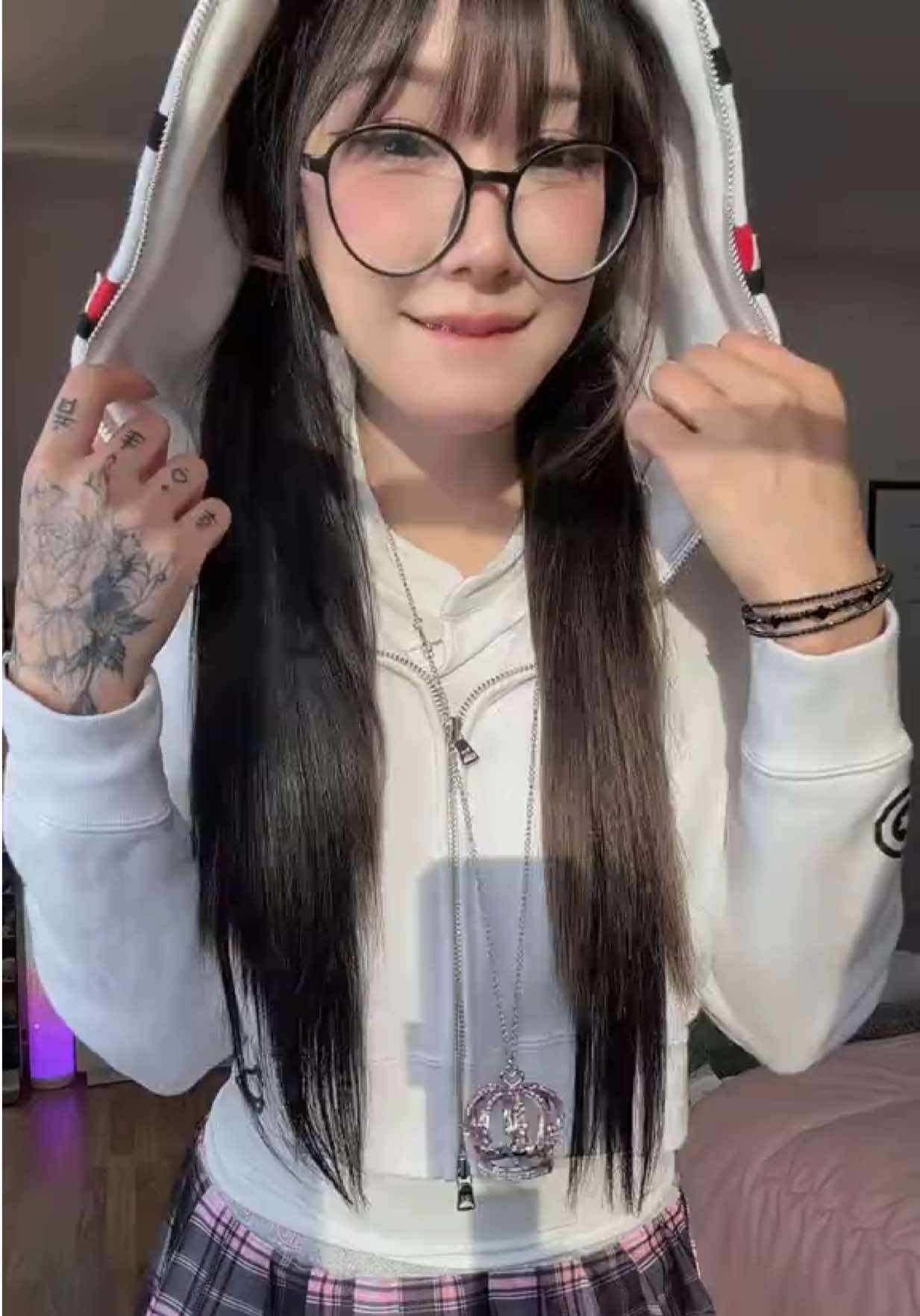 @อาเนีย&ensp;ฮับป๋ม