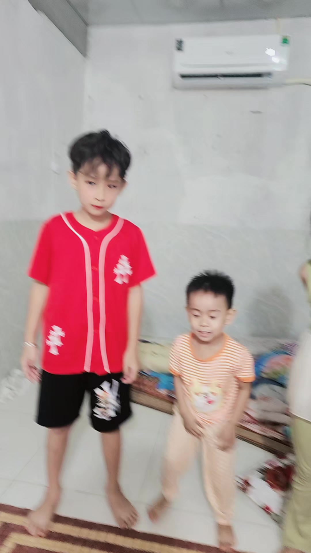 @Bé Sun thích nhảy 😜😘