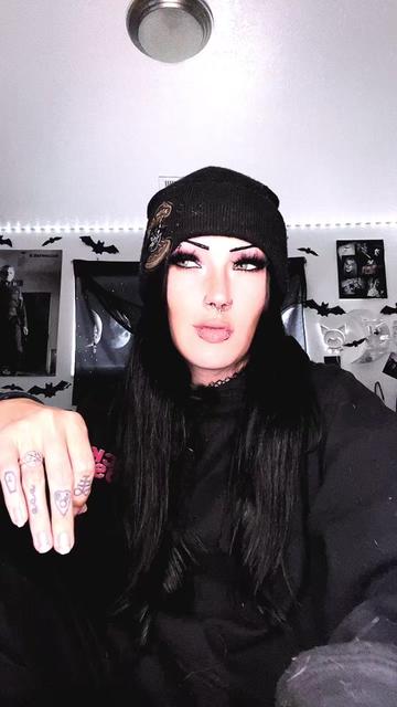 @𝕶𝖆𝖗𝖑𝖞🥀✨🖤