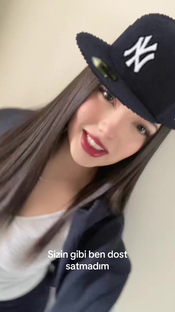 @𝒯
