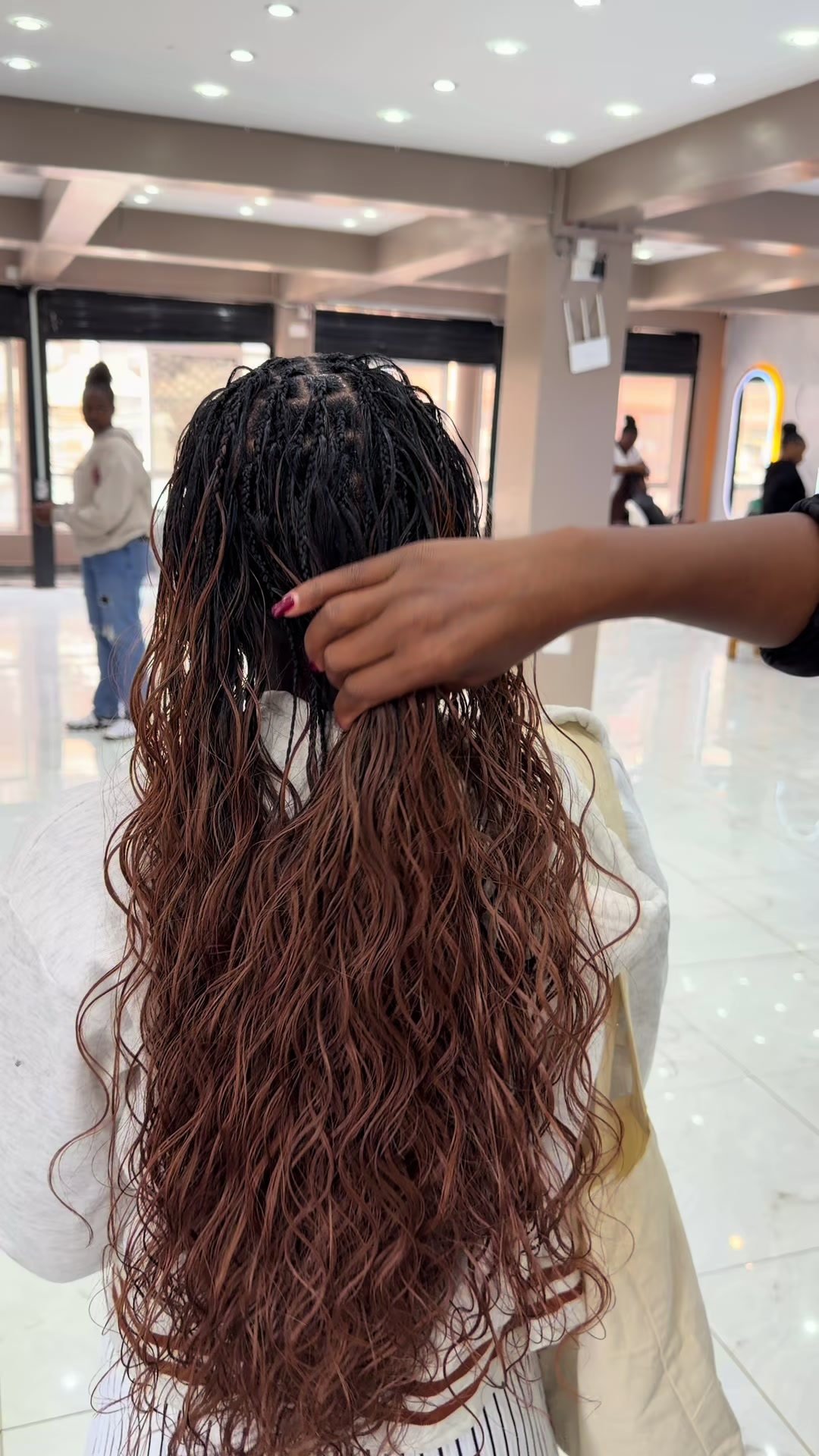 @GEECURLY SALON