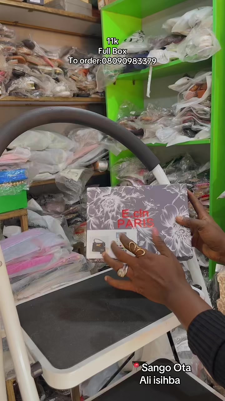 @BAGS/SLIPPERS VENDOR IN SANGO