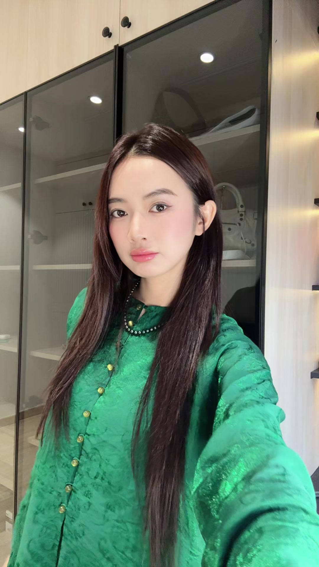 @Uy&ecirc;n Fang