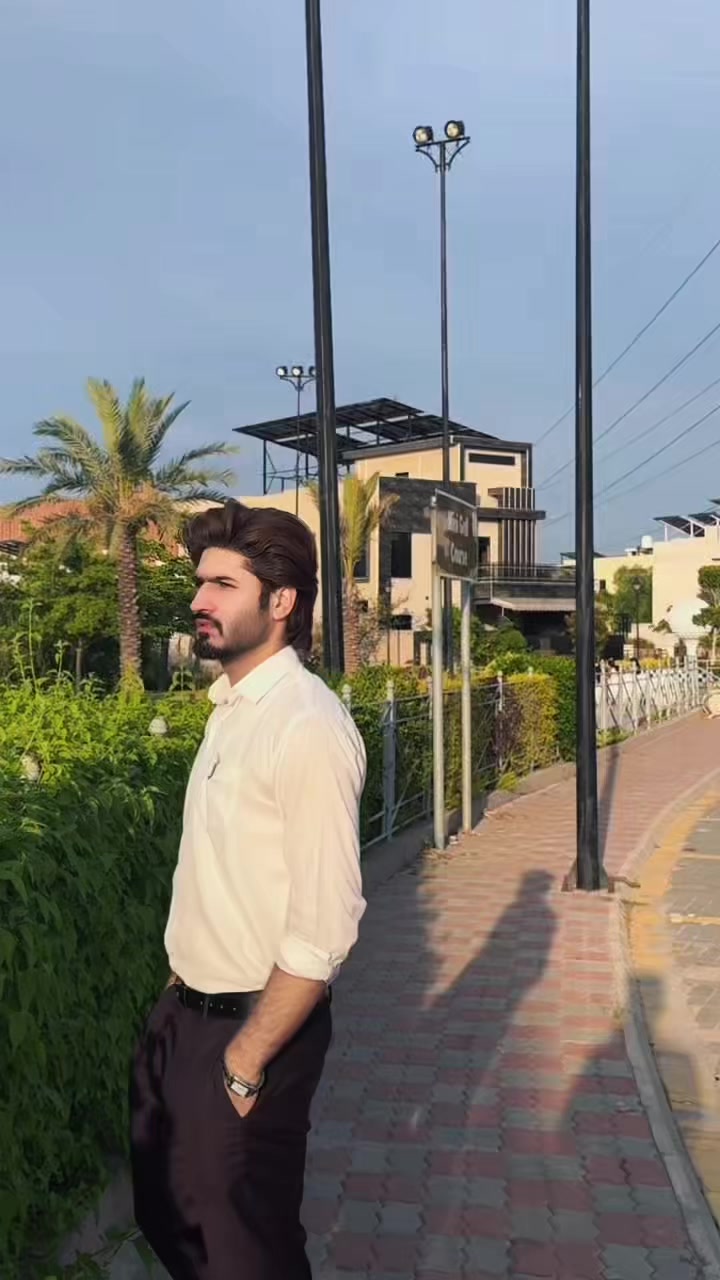 @KHAN🇵🇰