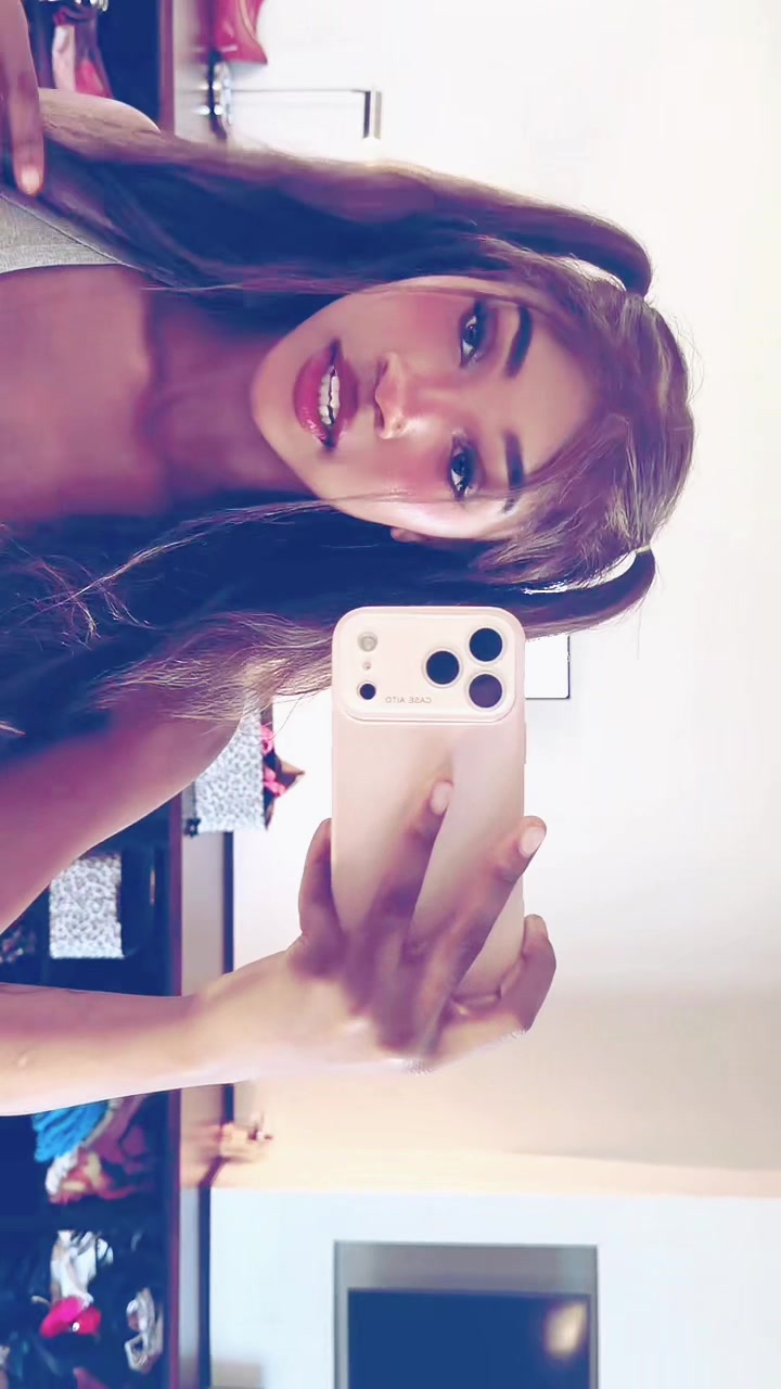 @PoppyCox