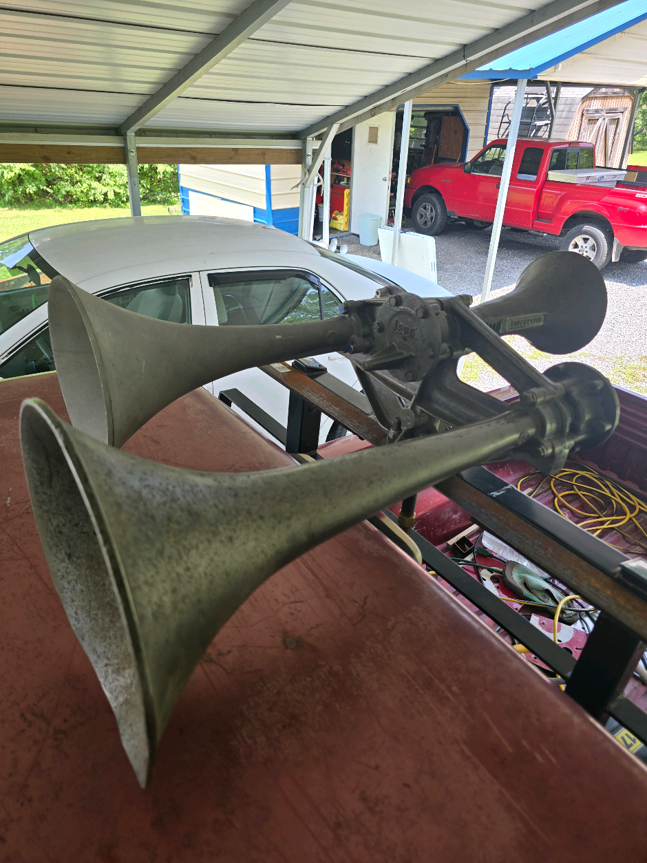 @ExclusiveAppalachianTrainHorns