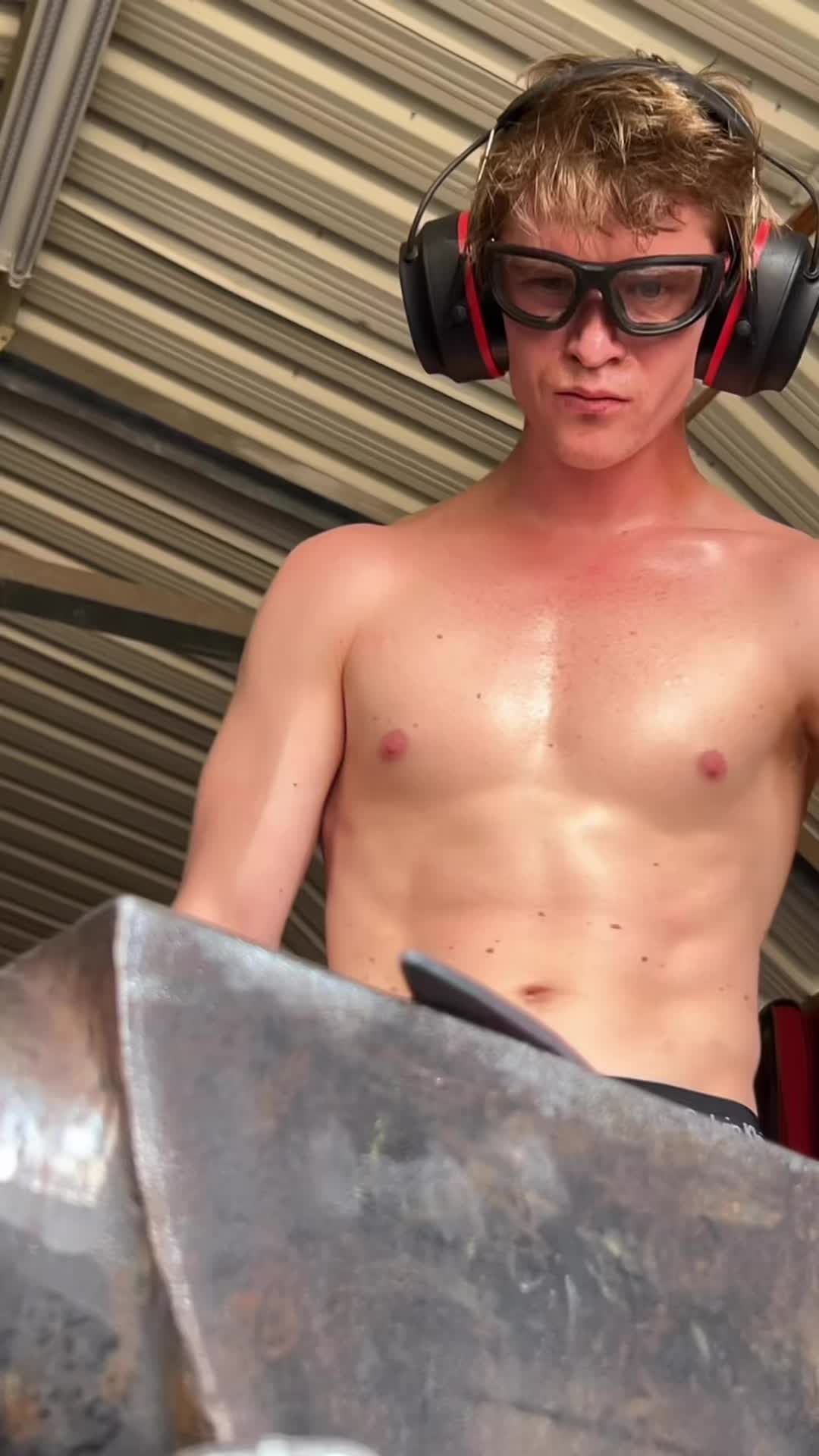 @Ashecravenock