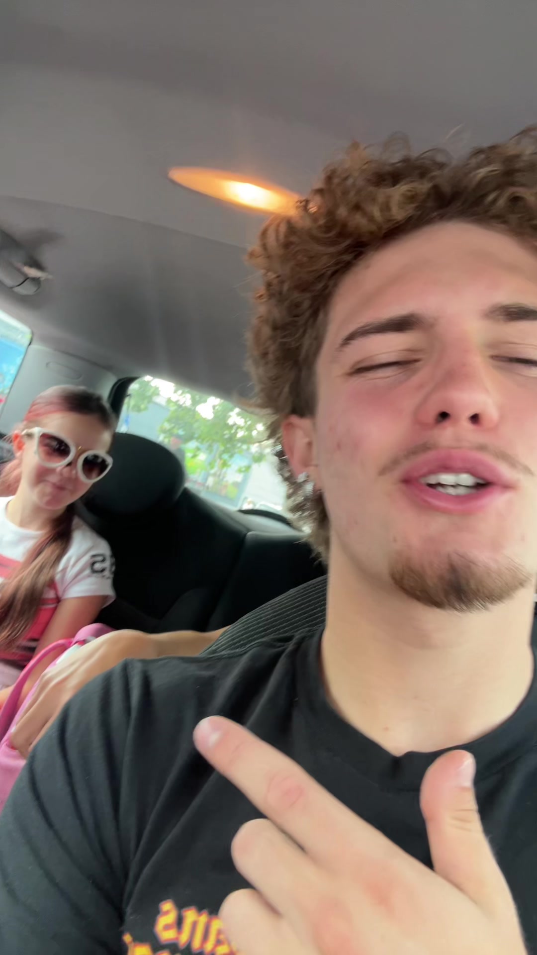 @Sqwimeee