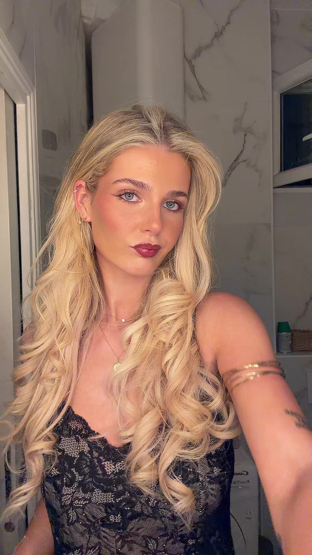 @hol