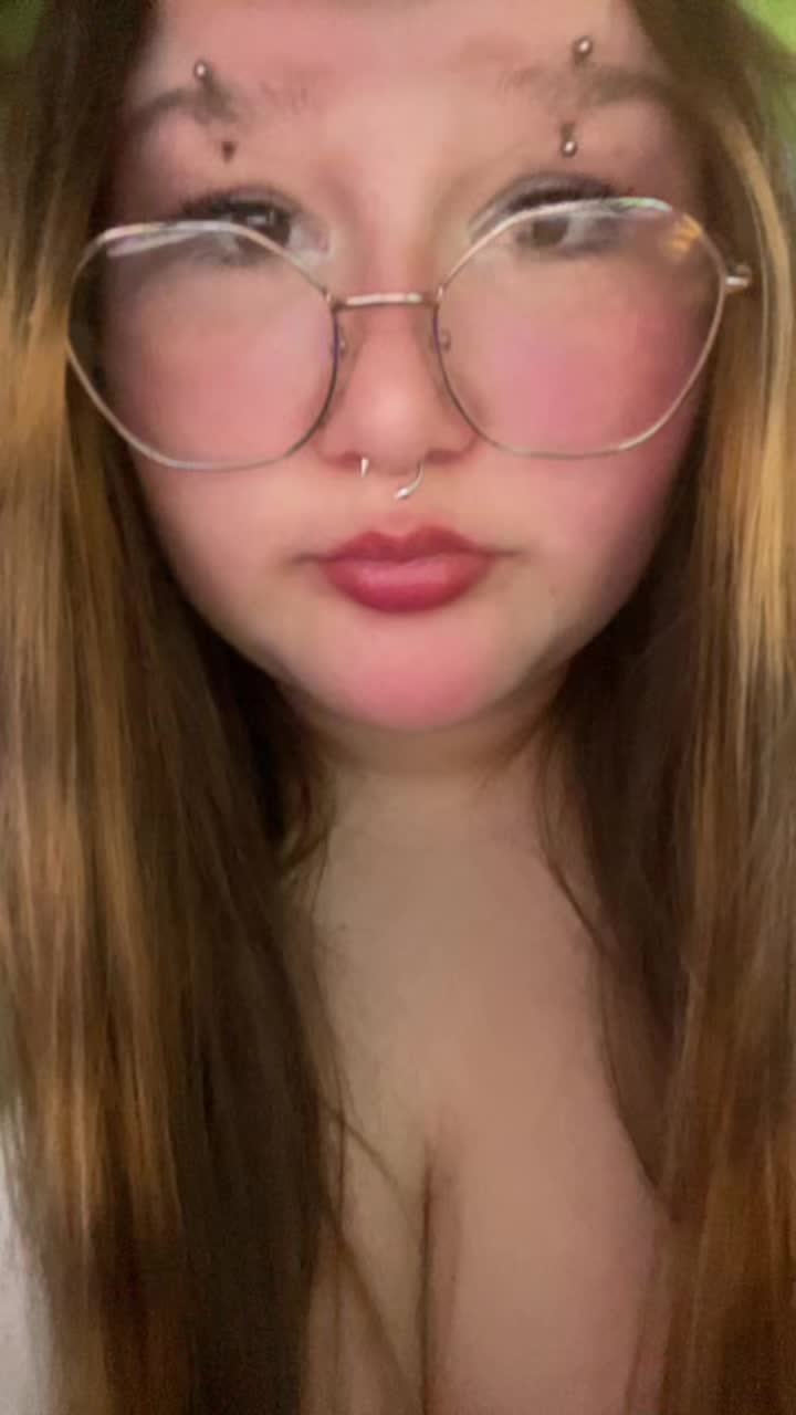 @yourlocalweird_madie01