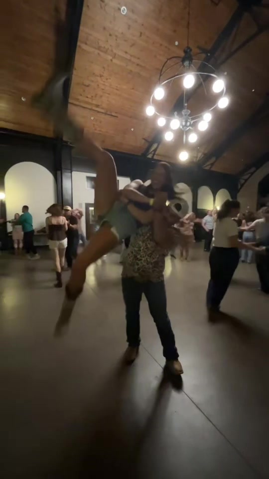 @SwinginDanceCo