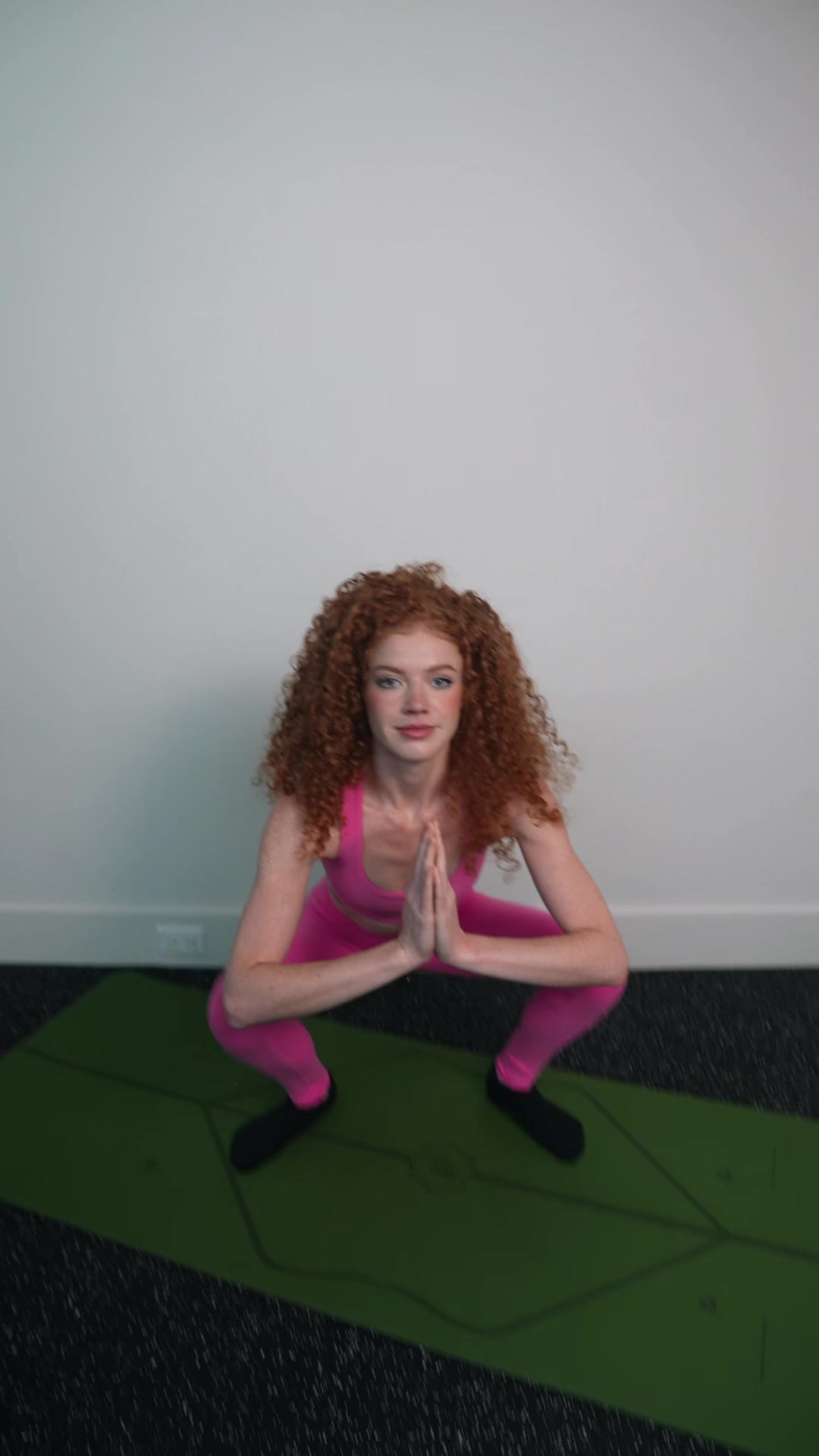 @lilredyoga