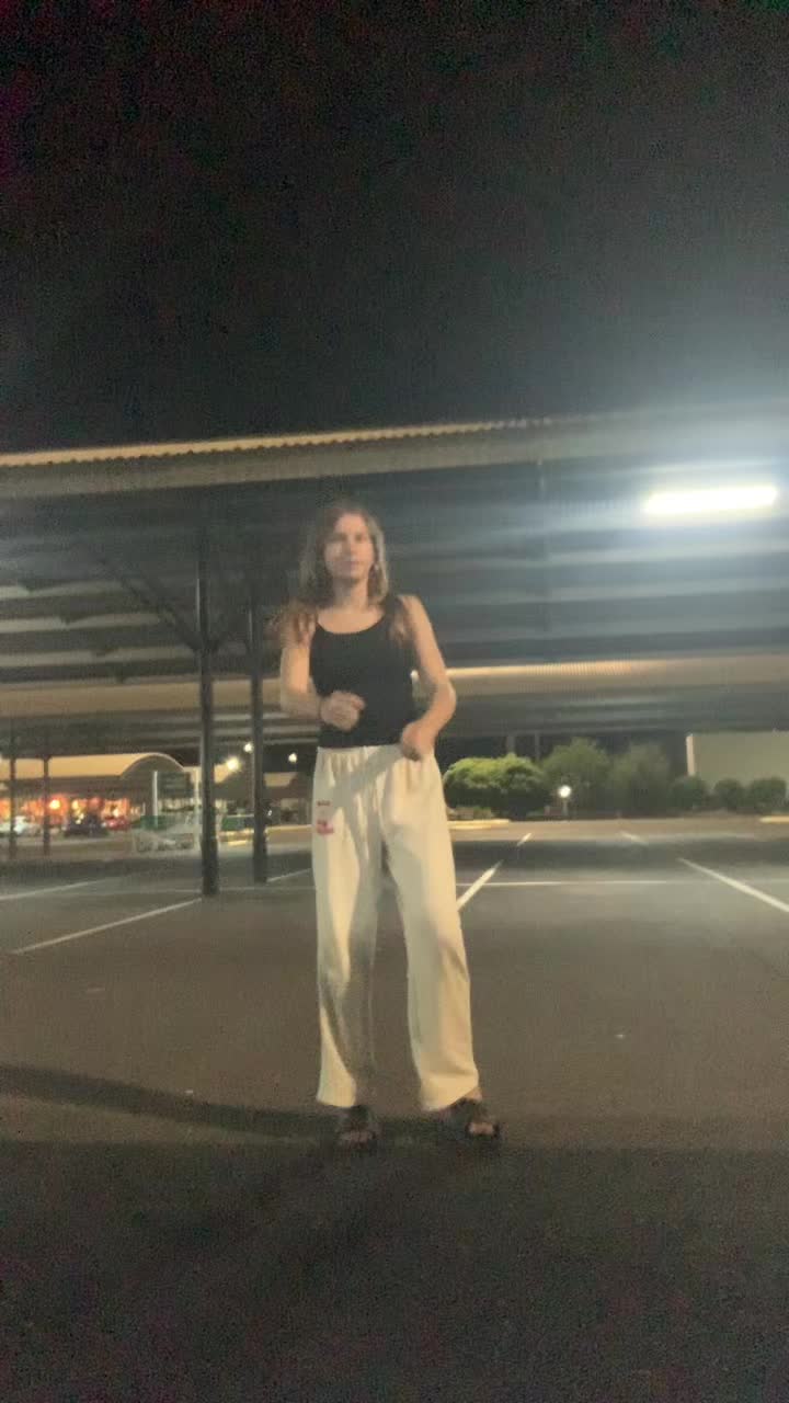 @𝐋 𝐈 𝐕 𝐘🎐