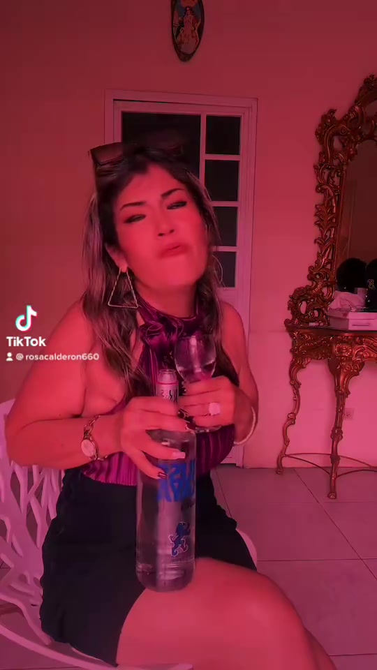 @Rosa Calderón 660 🌻💋🥂