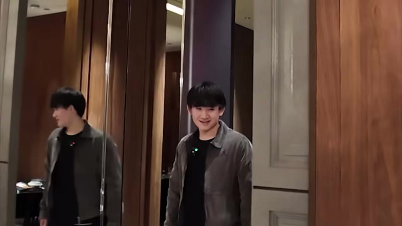 @・