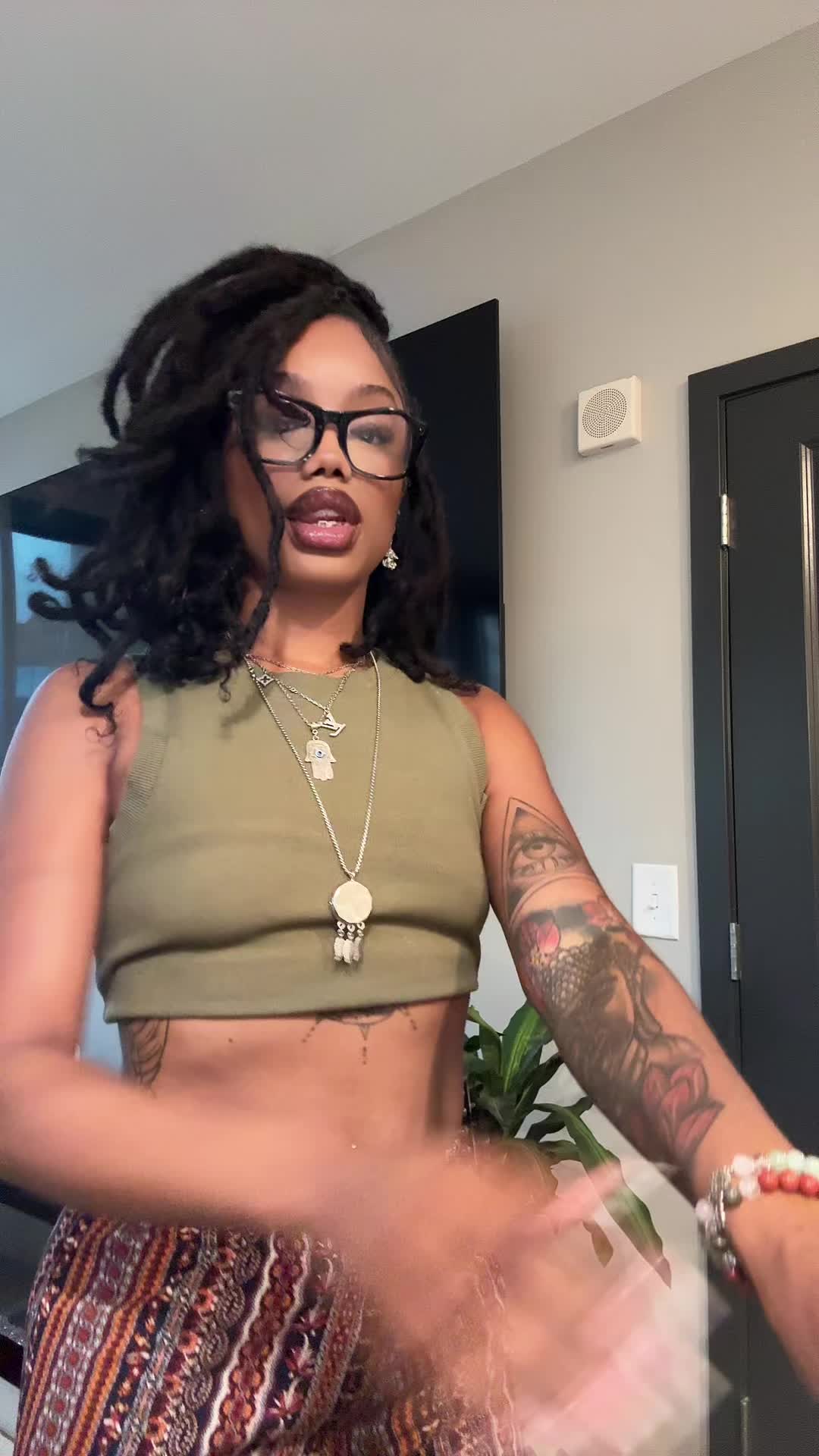 @manipostswhatever