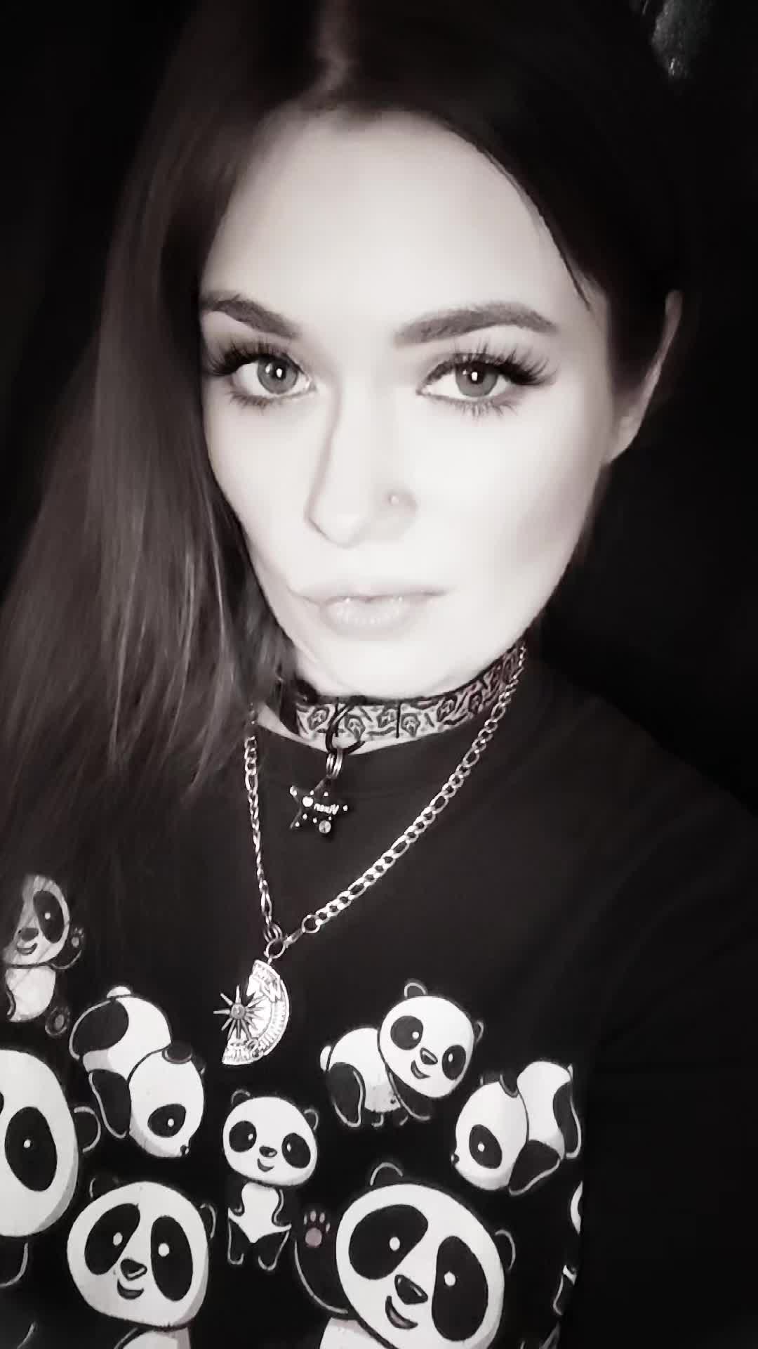 @🖤🩷EmoQueen🩷🖤