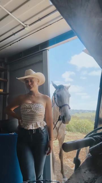 @Elle