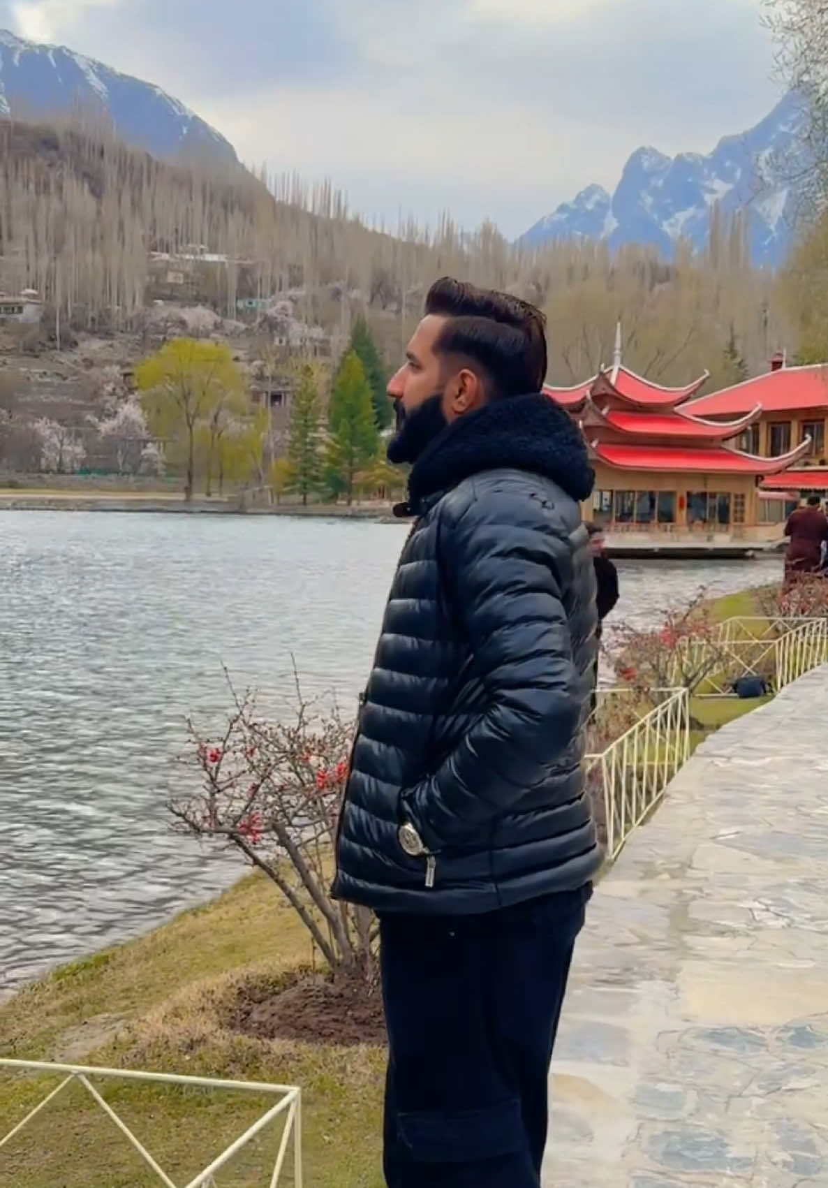 @RaJa FurQaN 🇦🇪 🇵🇰