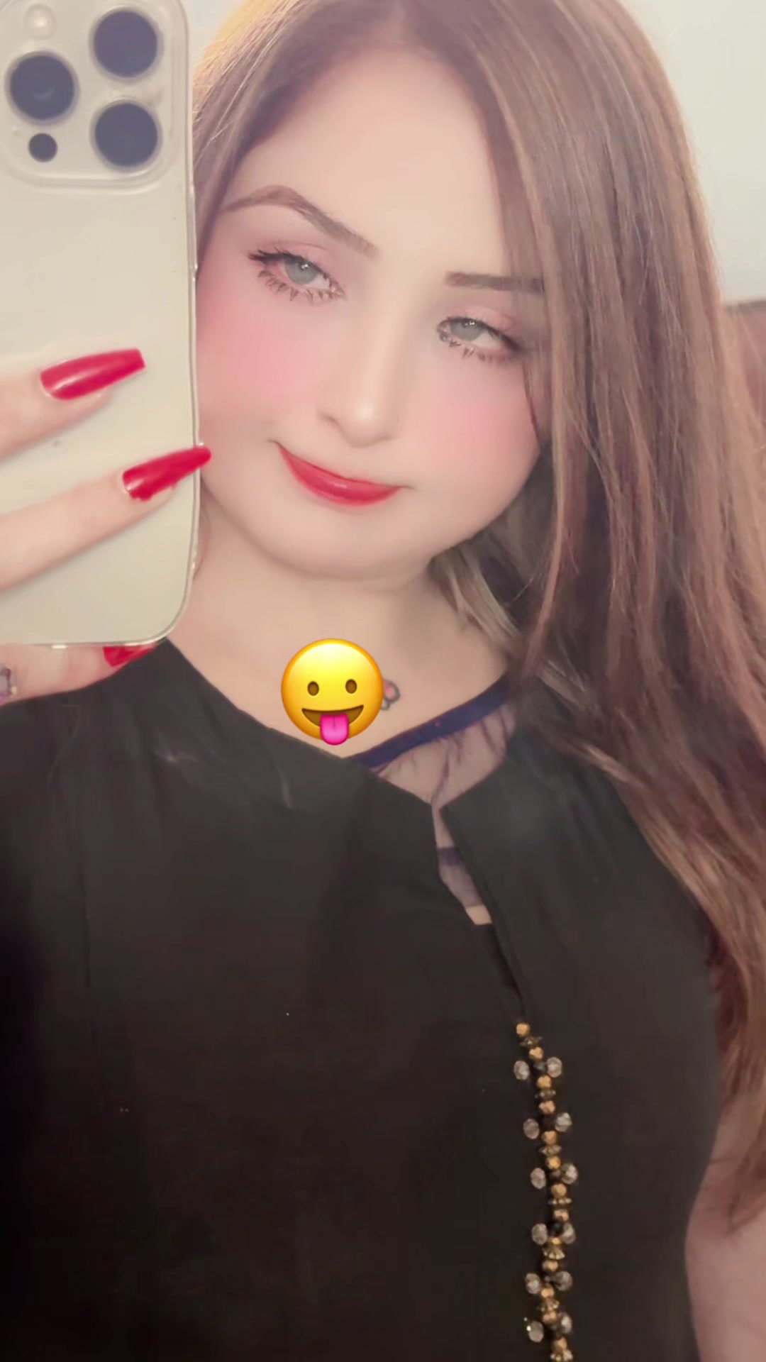 @zarosha_khan