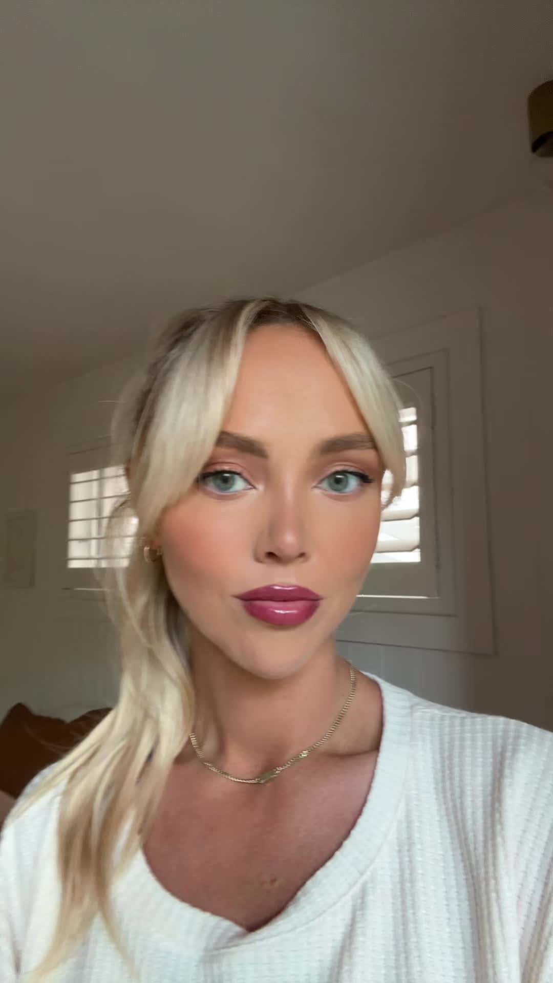 @annieknight28