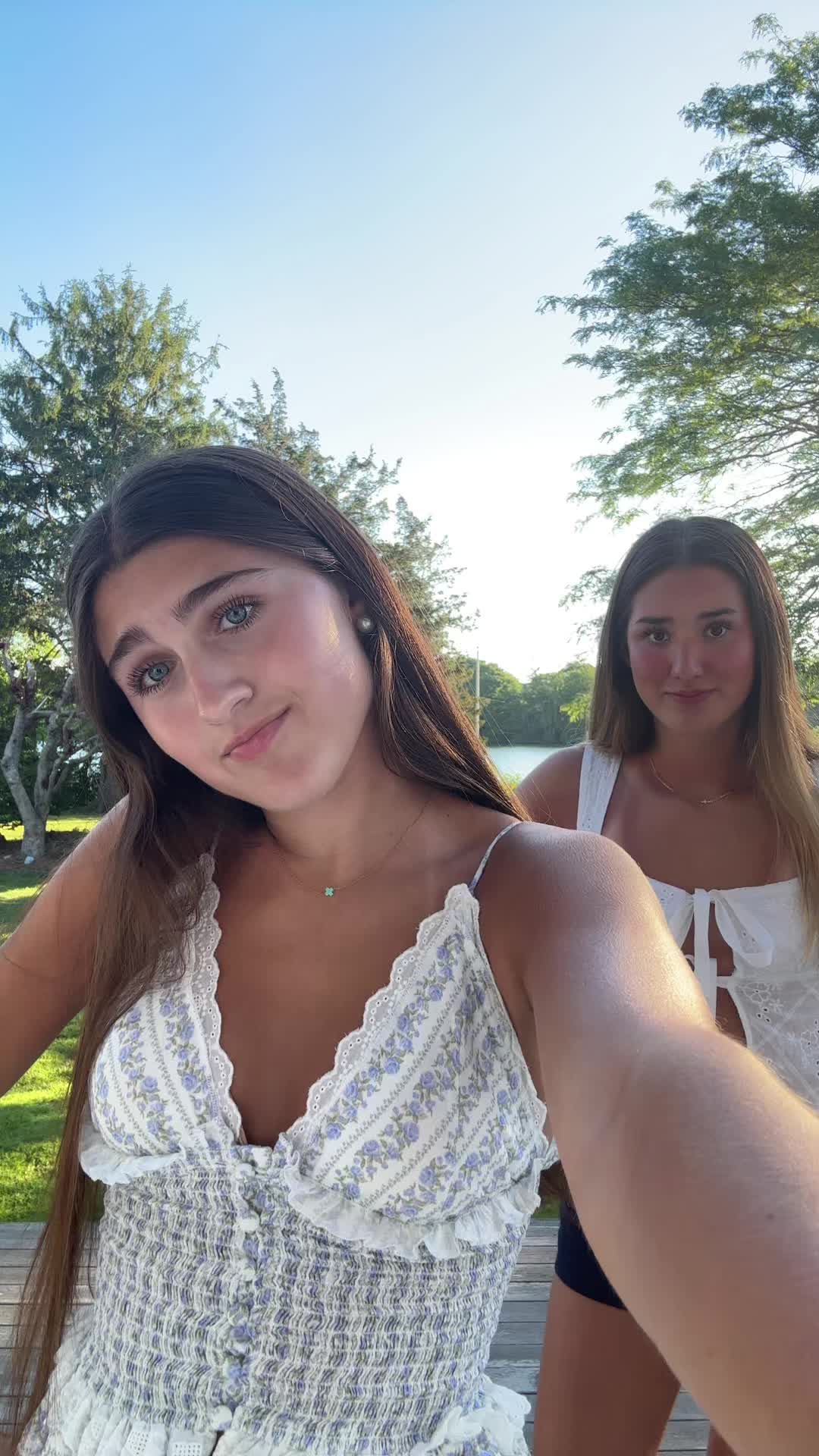 @bella
