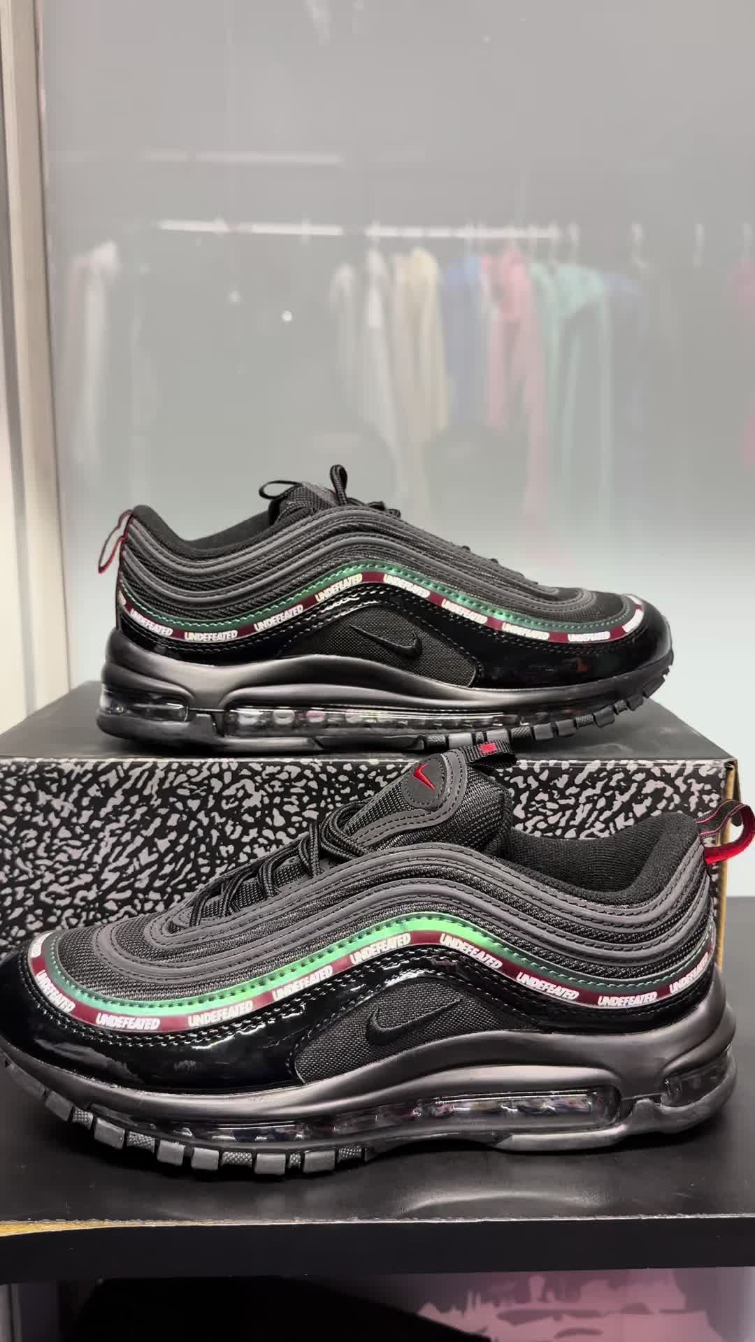 @kicks_by_razzy