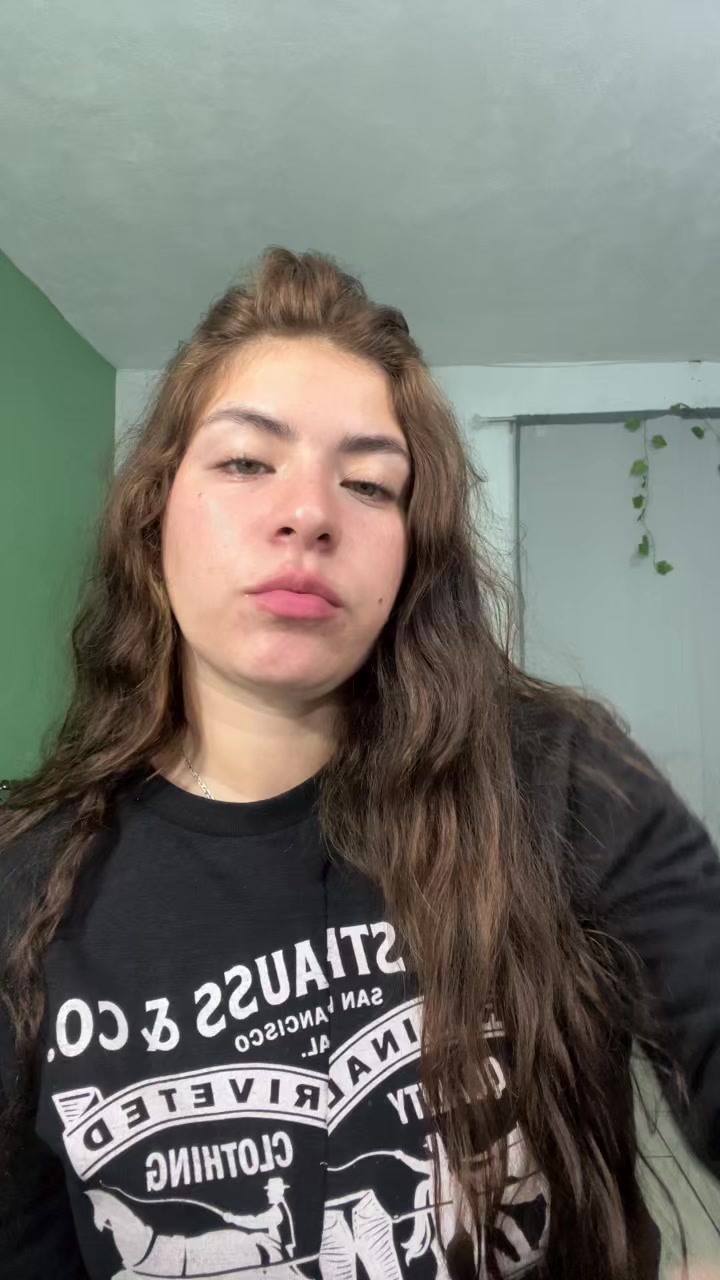 @Luz Estrada 🐺🖤