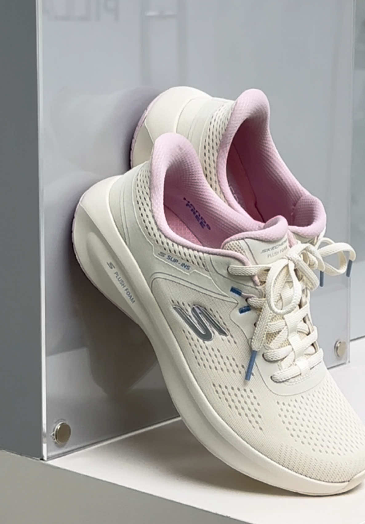 @K.S6titchSkechers