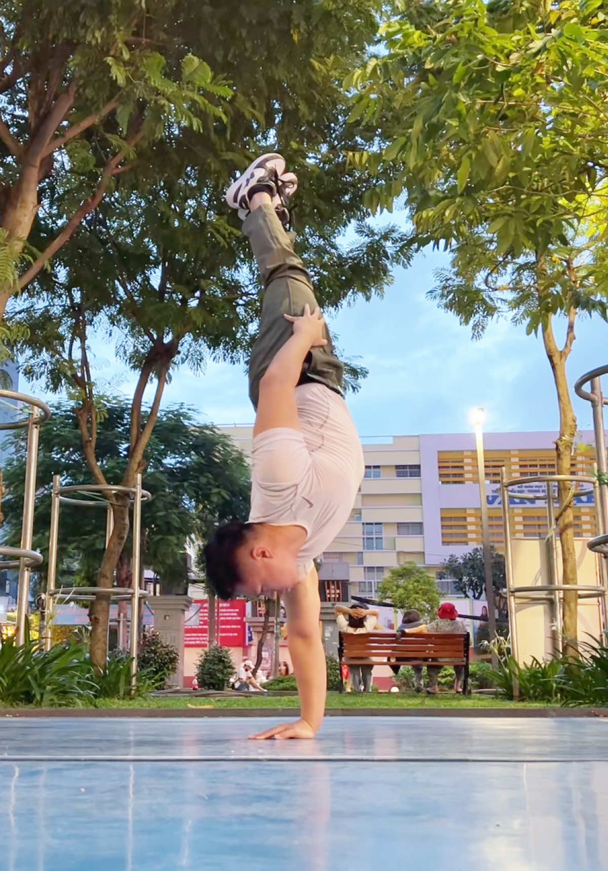 @L&ecirc; Phạm Thế Vũ
