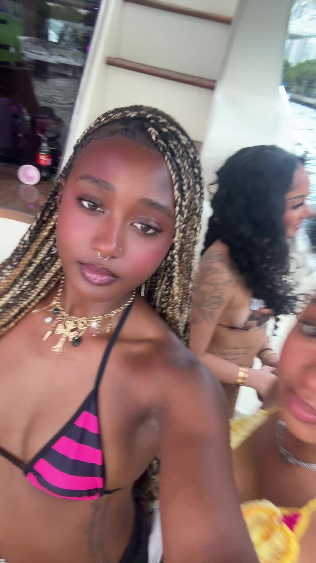 @girlbloggerxo444