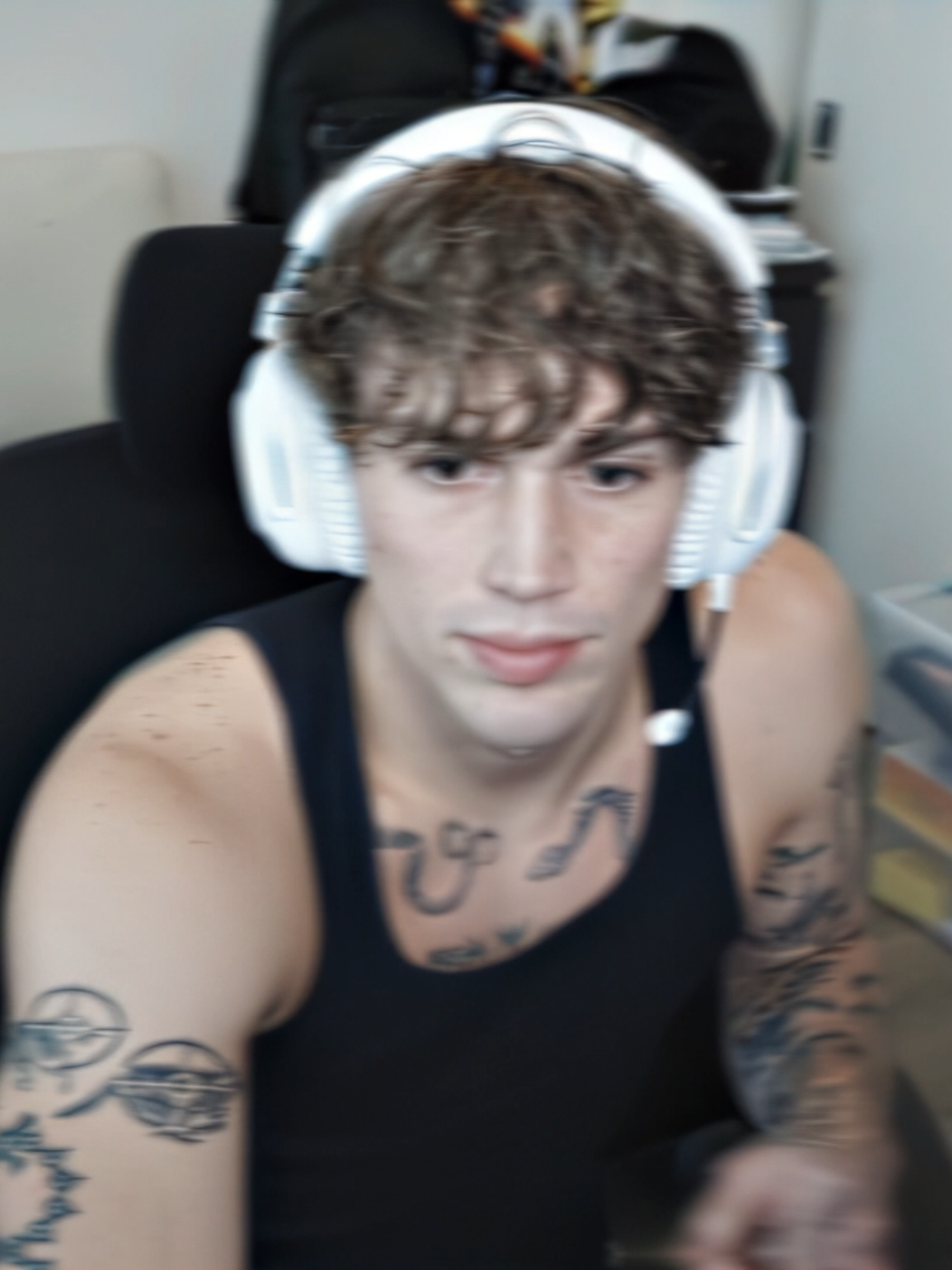@🤫