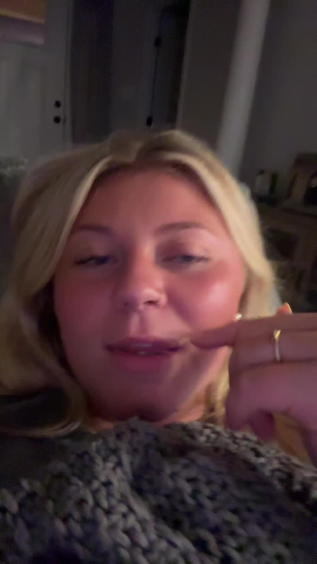 @alexalee2