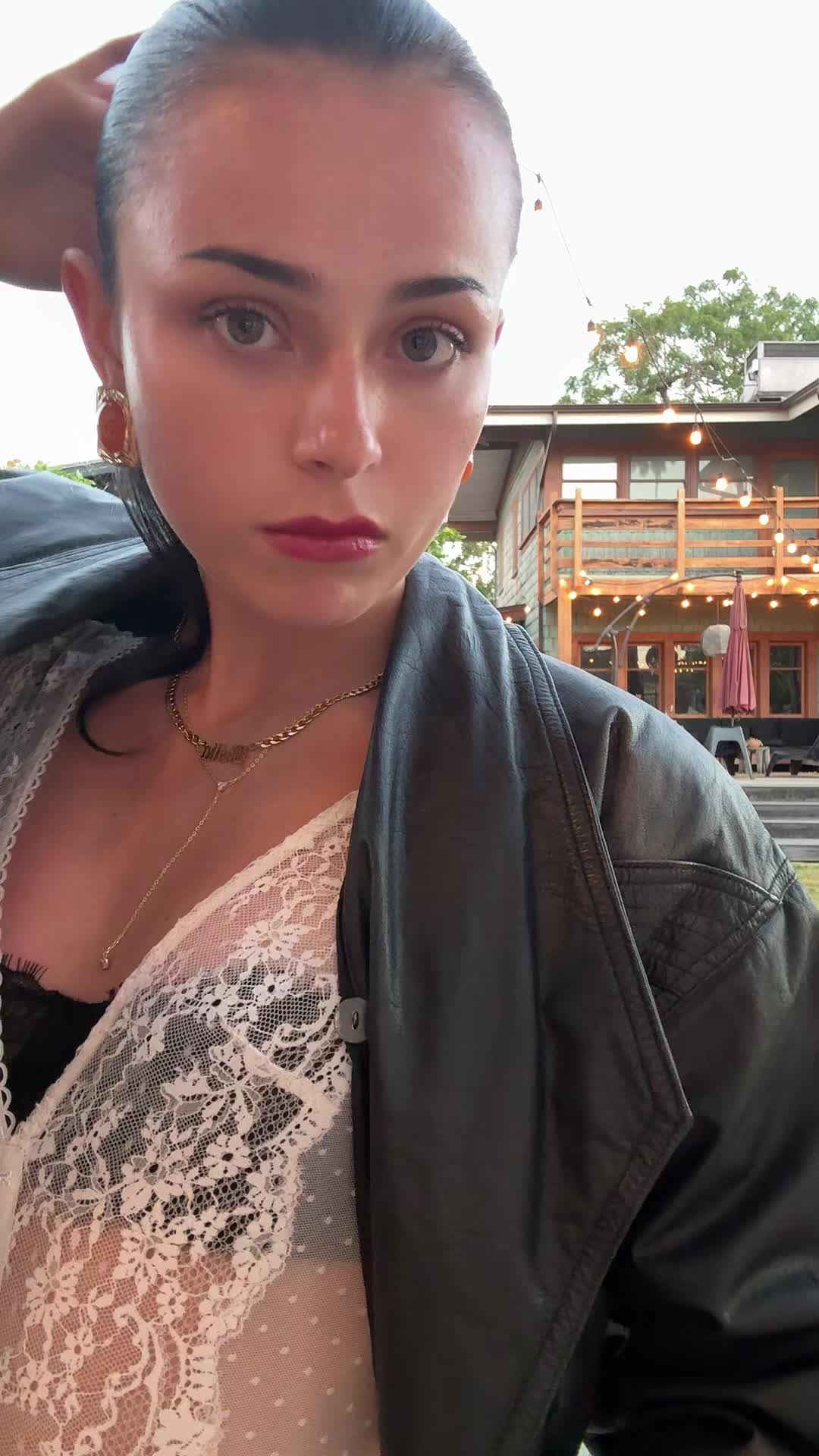 @bella.menser