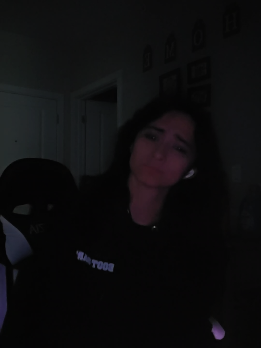 @𓃖 𝔸𝕨𝕜𝕨𝕒𝕣𝕕 ℂ𝕠𝕨 𓃔