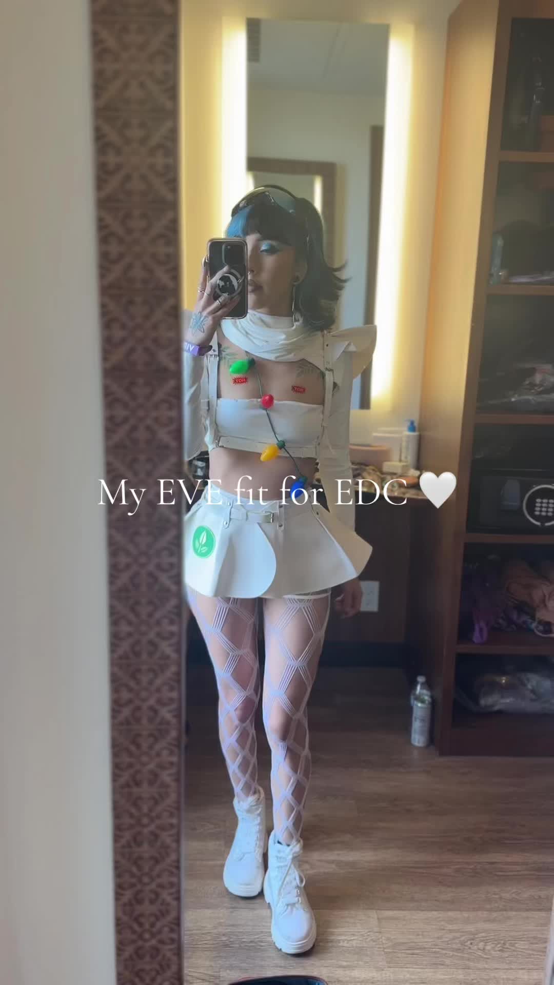 @Ellie🥀🖤