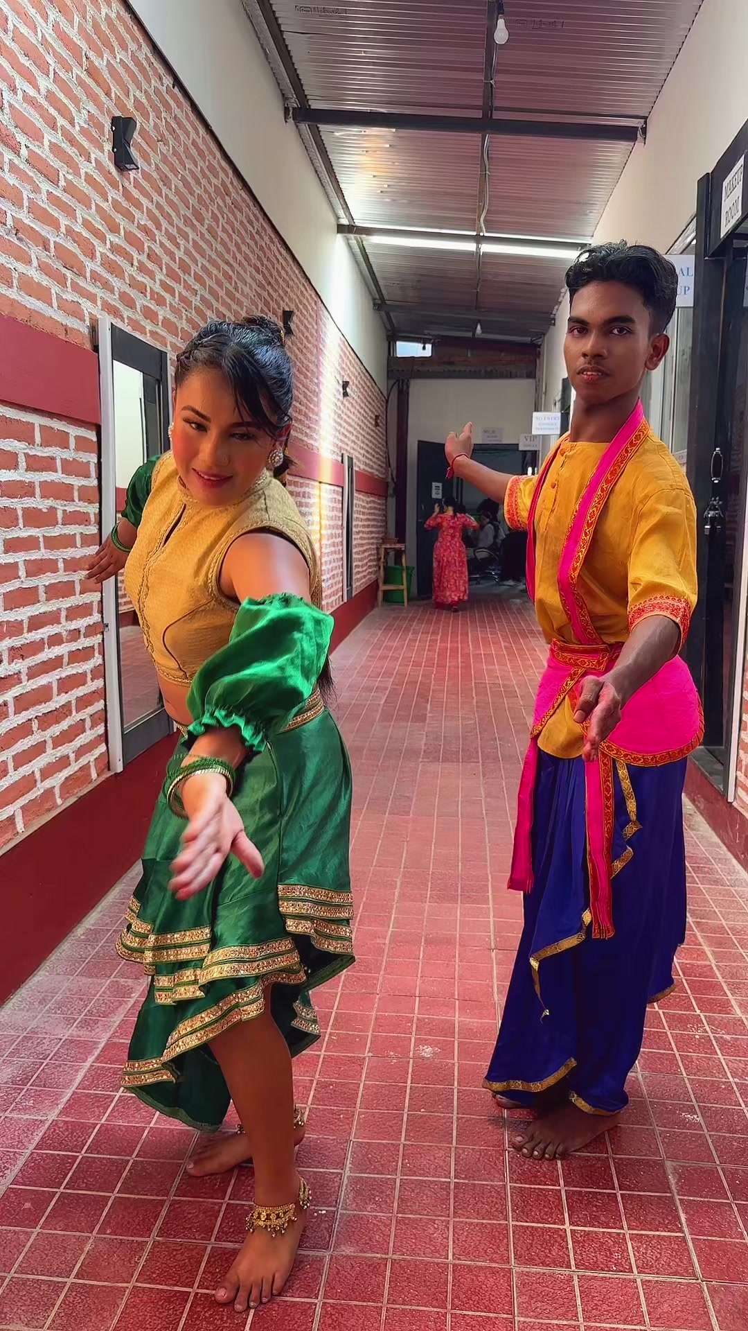 @असु