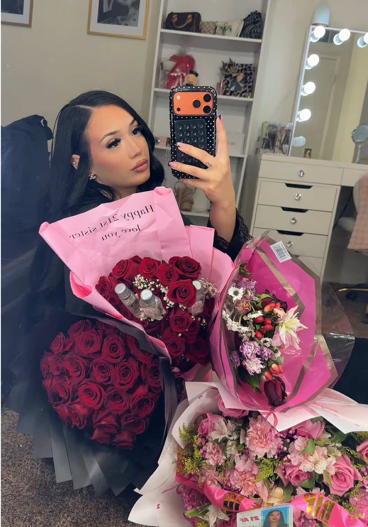 @𝑨𝒏𝒂𝒉𝒊🧁