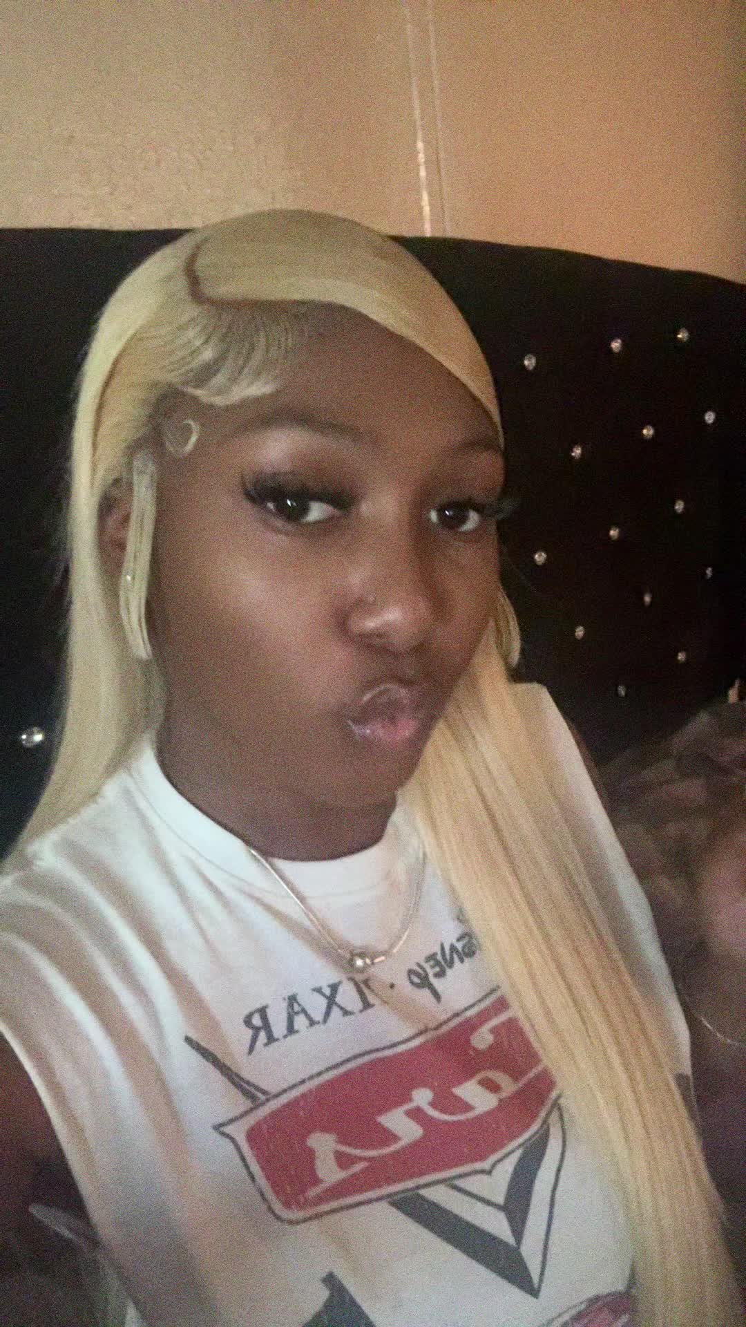 @😆 .