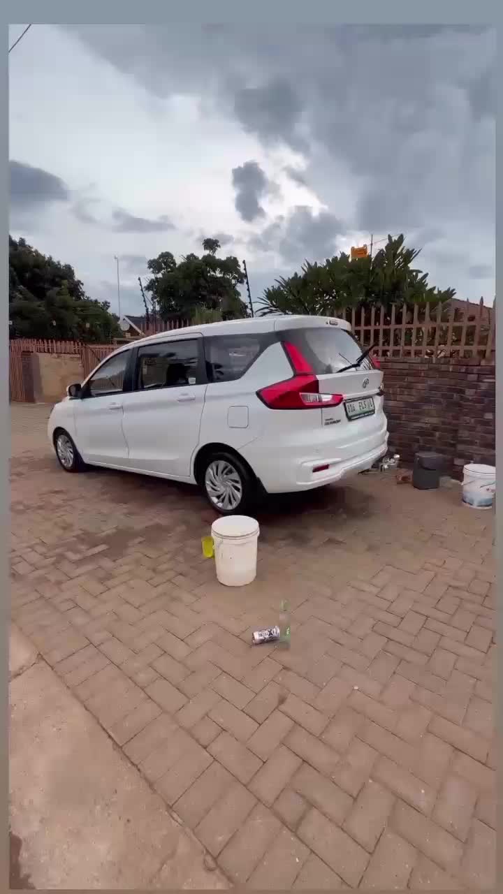 @Bra Less Stance Media