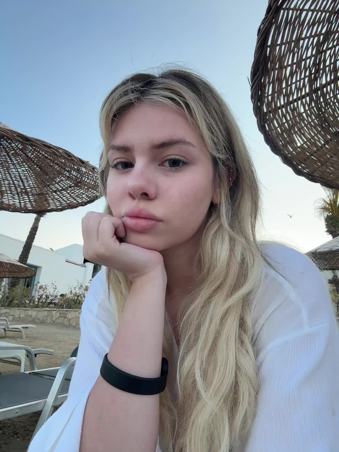 @elay