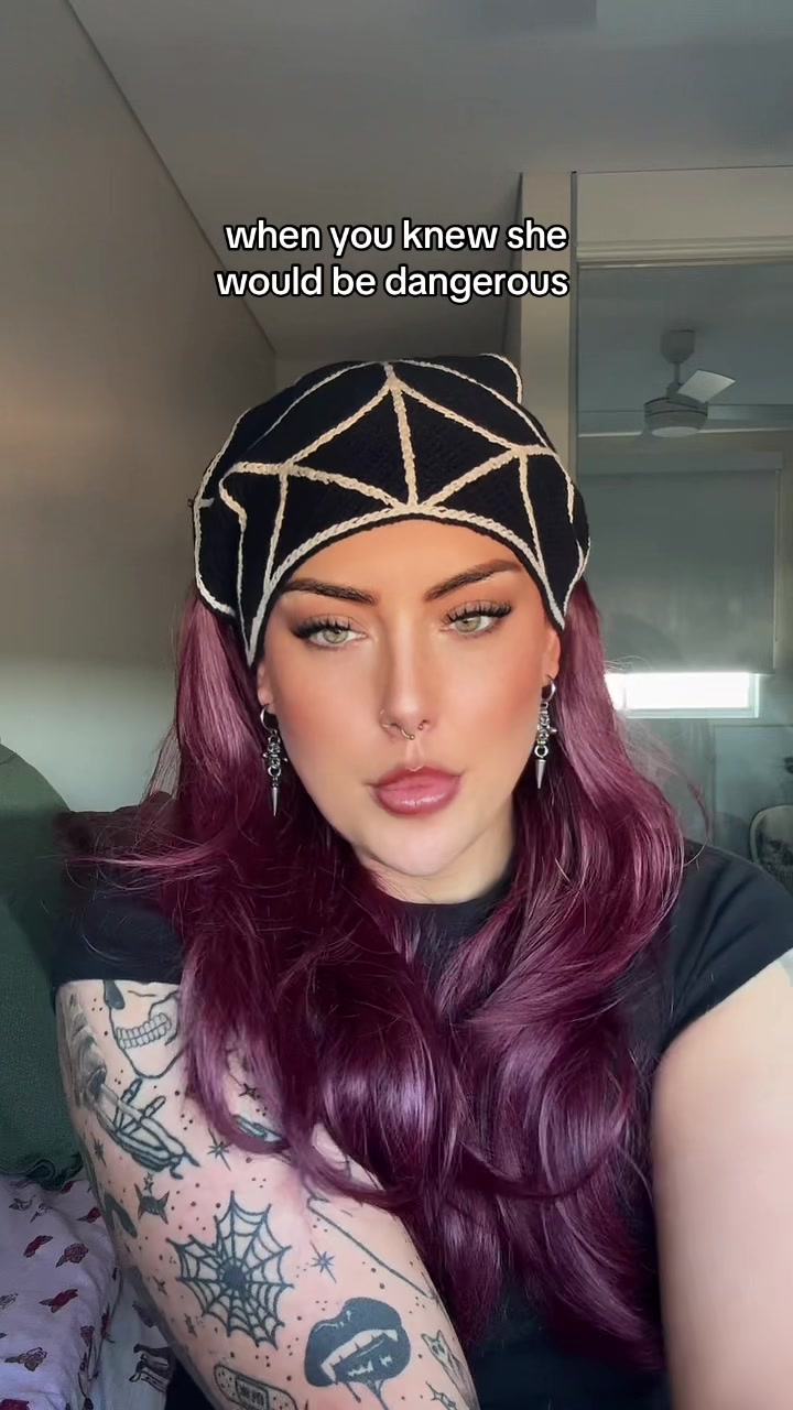 @LEASHBIAN 😈