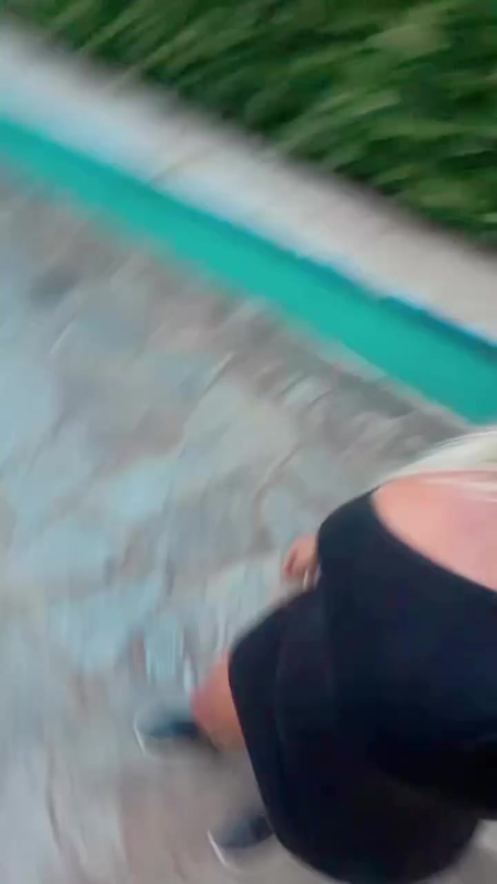 @Vecky25